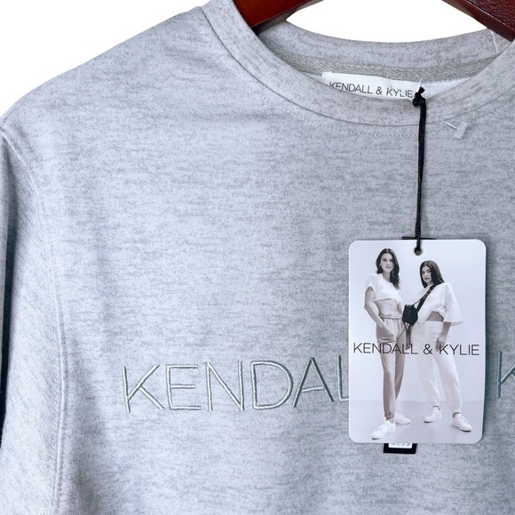 KENDALL & KYLIE NWT Cropped Logo Sweatshirt Size Large in Heather Gray - Picture 2 of 11